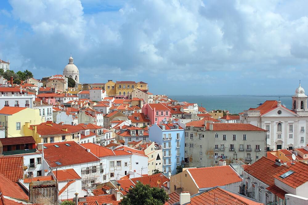 Vista sobre o bairro de Alfama em Lisboa